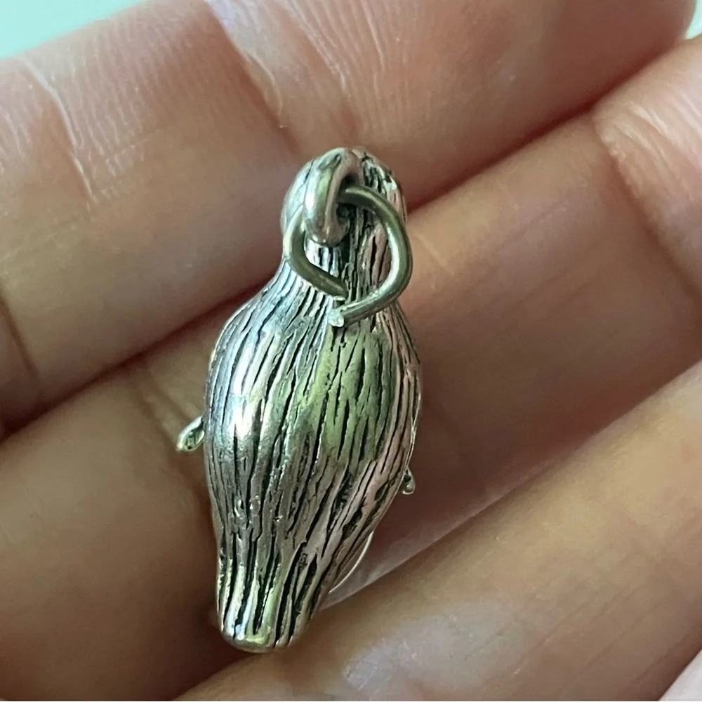 Penguin Pearl silver tone pendant, vintage ? Penguin necklace pendant only - Picture 5 of 7